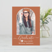 Moderne Arch Pet Calligrafie Terracotta Afstuderen Aankondiging (Staand voorkant)