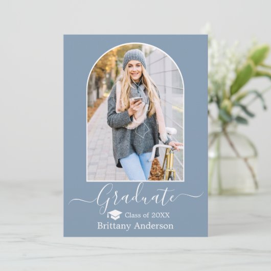 Moderne Arch Pet Stusty Blue Afstuderen Aankondiging (Staand voorkant)