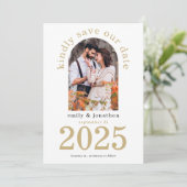 Moderne Arch Photo Gold Wedding Save The Date (Staand voorkant)
