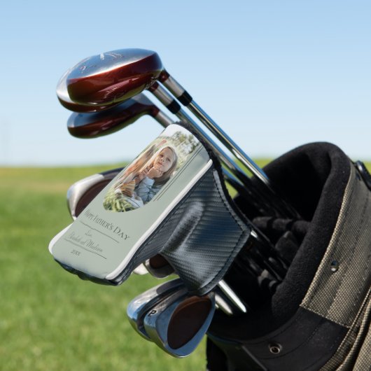 Moderne Arch Photo Vaderdag | Sage Green Golfheadcover (Insitu)