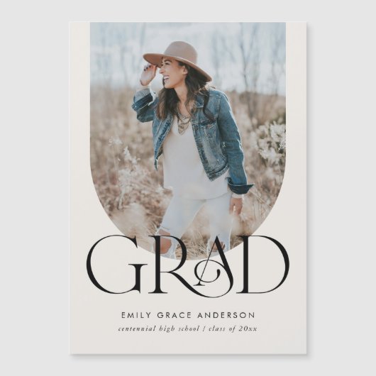 Moderne Arch Simple Boho Three Photo Afstuderen Ma Magnetische Uitnodiging (Voorkant)