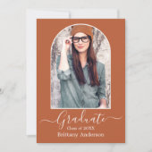 Moderne Arch Terracotta Graduation Party Kaart (Voorkant)
