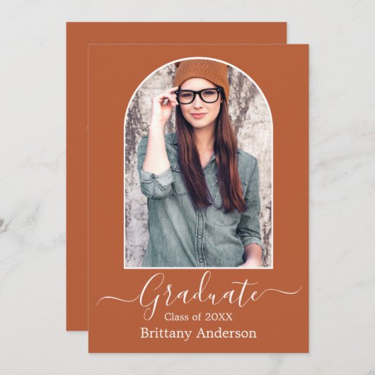 Moderne Arch Terracotta Graduation Party Kaart (Voorkant / Achterkant)