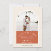Moderne Arch Terracotta trouwfoto sla de datum op Save The Date (Voorkant)