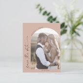 Moderne Arch | Zalm QR Code Foto opslaan Datum Uitnodiging Briefkaart (Staand voorkant)