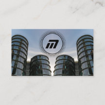 Moderne architectuurgebouwen met een elegant monog