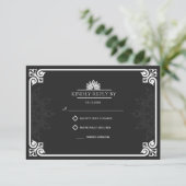 Moderne Art Deco Peacock Wit en Zwart Bruiloft RSVP Kaartje (Staand voorkant)