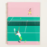 Moderne Art Tennis Match Player roze Groen Planner<br><div class="desc">Moderne tennis match illustratie van twee tennisspelers op een pastelroze en groene tennisbaan. Zomer abstract klassiek preppy tennis illustratie ontwerp. Moderne trendy tennisgaven voor hem en haar. Speciaal cadeau voor een tennisspeler. Trendy tennis-themaspelers thuis decor. Trendy moderne tennis,  de spelergeschenken. Cool retro modern cadeau voor je schooltenniscoach of schooltennisteam!</div>