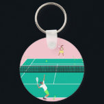Moderne Art Tennis Match Player roze Groen Sleutelhanger<br><div class="desc">Moderne tennis match illustratie van twee tennisspelers op een pastelroze en groene tennisbaan. Zomer abstract klassiek preppy tennis illustratie ontwerp. Moderne trendy tennisgaven voor hem en haar. Speciaal cadeau voor een tennisspeler. Trendy tennis-themaspelers thuis decor. Trendy moderne tennis,  de spelergeschenken. Cool retro modern cadeau voor je schooltenniscoach of schooltennisteam!</div>