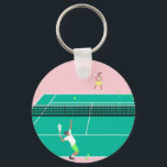 Moderne Art Tennis Match Player roze Groen Sleutelhanger<br><div class="desc">Moderne tennis match illustratie van twee tennisspelers op een pastelroze en groene tennisbaan. Zomer abstract klassiek preppy tennis illustratie ontwerp. Moderne trendy tennisgaven voor hem en haar. Speciaal cadeau voor een tennisspeler. Trendy tennis-themaspelers thuis decor. Trendy moderne tennis,  de spelergeschenken. Cool retro modern cadeau voor je schooltenniscoach of schooltennisteam!</div>