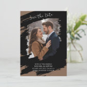 Moderne Artistieke Save the Date Zwart Bruin Uniek (Staand voorkant)