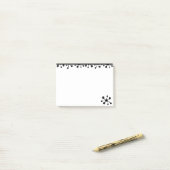 Moderne artistieke zwarte vlek op wit post-it® notes (Op bureau)