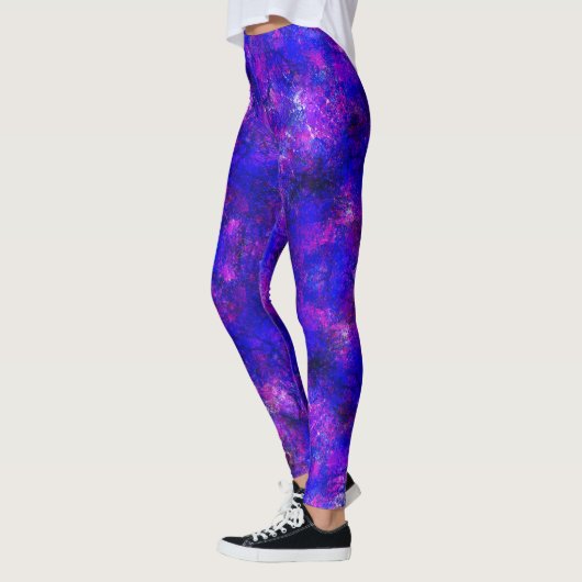 Moderne Artsy Abstracte Kosmische Paarse Marmeren Leggings (Links)