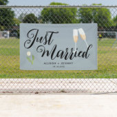 Moderne Auto voor Huwelijksreceptie met 'Just Marr Spandoek (Insitu)