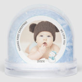 Moderne Baby Boy Eerste Kerstfoto Icy Blue Sneeuwbol (Achterkant)