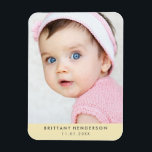 Moderne Baby foto | Pastel geel Magneet<br><div class="desc">Moderne baby,  kind foto. U kunt ook uw familiefoto toevoegen.</div>