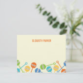 Moderne Baby shower Rattles Bedankt kaarten (Staand voorkant)