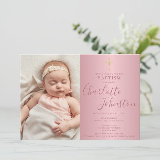 Moderne Baptism Christening Roos Gold Script Foto Kaart (Staand voorkant)