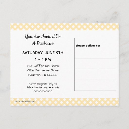 Moderne Barbecue Gereedschap op Gingham Uitnodiging Briefkaart (Achterkant)