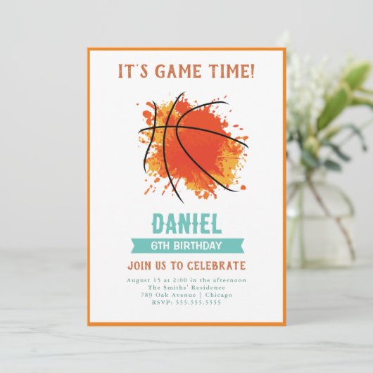 Moderne Basketbal Verjaardag uitnodiging (Staand voorkant)