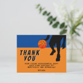 Moderne basketbalspeler verjaardag bedankt briefkaart (Staand voorkant)