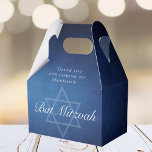 Moderne Bat Mitzvah Party Blauwe Ster van David Cu Bedankdoosjes<br><div class="desc">Mooie diepe tinten donkerblauw creëer een textuur als water op deze formele Bat Mitzvah party gunst box. Elegant wit minimalistisch script met de naam van je dochter op de subtiele Star of David voor een joods feest.</div>