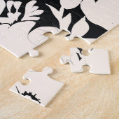 Moderne Beige Bloemen Zwart Botanisch Legpuzzel (Zijkant)