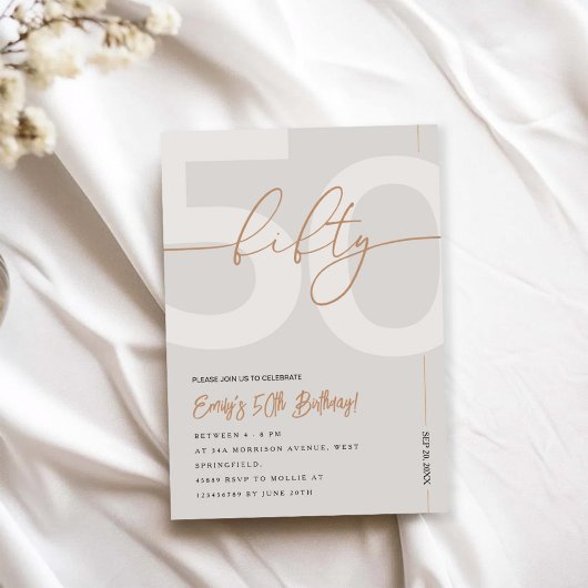 Moderne Beige & Gouden 50ste Verjaardagsuitnodigin Kaart