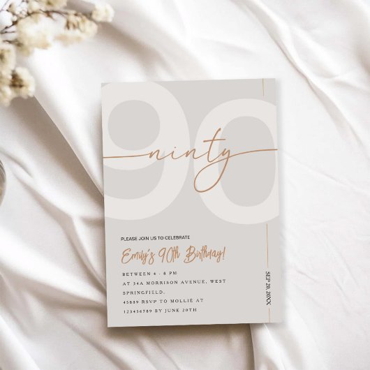 Moderne Beige & Gouden 90e Verjaardagsuitnodiging Kaart