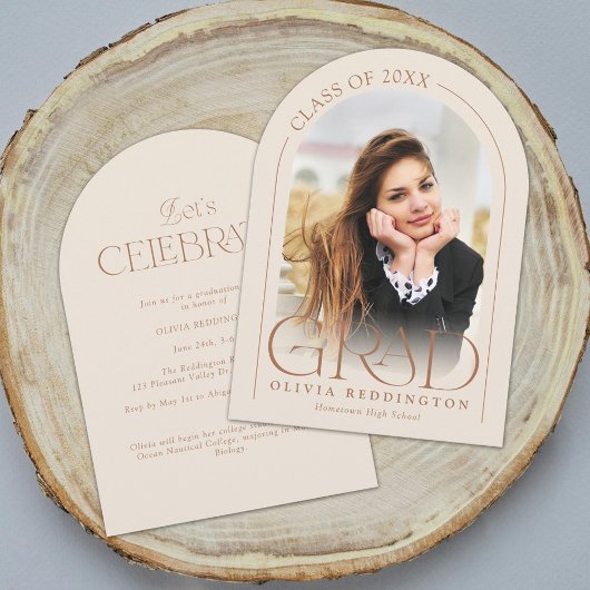 Moderne Beige Minimal Photo Arch Graduation Party Kaart