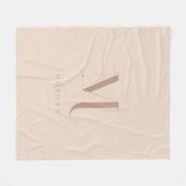 Moderne Beige Persoonlijk Monogram Fleece Deken (Voorkant (Horizontaal))