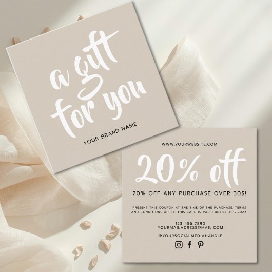 Moderne beige script coupon kortingskaart