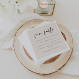 Moderne Beige Script "Leuke Feiten" Bruiloft Servet