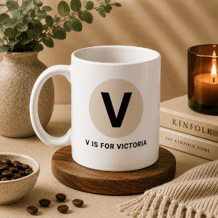 Moderne Beker Met Initiële Letter – “V staat voor Koffiemok