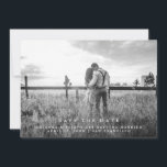 Moderne Bericht | Save the Date Foto<br><div class="desc">Deze eenvoudige en minimalistische huwelijkskaart bevat uw eigen persoonlijke foto met elegante witte tekst. De achterkant heeft een glamoureuze,  roze tint ontwerp.</div>