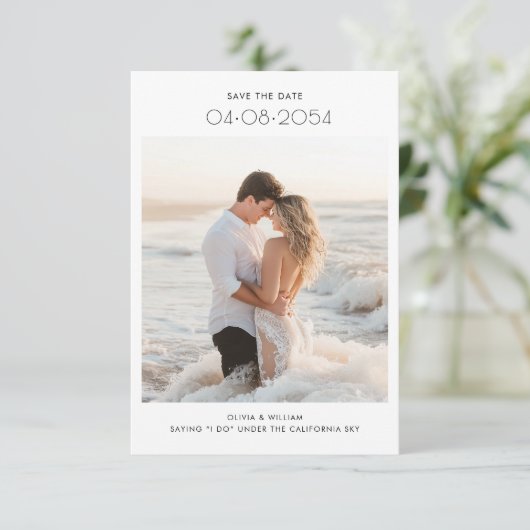 Moderne Bestemming Budget Strand Fotobruiloft Save The Date (Staand voorkant)