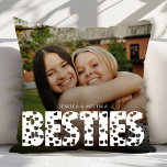 Moderne Besties Foto Gift Kussen<br><div class="desc">Het Modern Hearts Typography Photo Besties Gift Sierkussen is een chique en gepersonaliseerd woonaccessoire dat de onbreekbare band tussen beste vrienden viert. Met elegante moderne scripttekst en een aanpasbare fotoruimte, kunt u met dit kussen een favoriet geheugen laten zien met uw bestie. Gemaakt van zachte, hoogwaardige stof, het is perfect...</div>