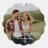 Moderne bewerkbare kleur 2 foto's Married & Merry Ornament Kaart (Voorkant)