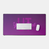 Moderne bewerkbare monogramtekst & paarse Ombre Bureaumat (Keyboard & Muis)