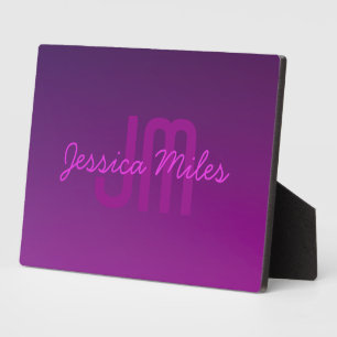 Moderne bewerkbare monogramtekst & paarse ombre fotoplaat