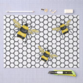 Moderne bijenkast die over het bijenpatroon vliegt tissuepapier (Craft)