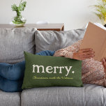 Moderne bijpassende familie minimalistische vrolij kussen<br><div class="desc">Voeg comfortabele kerstvibes toe met onze MERRY Family Name Pillow! 🎄 aanpassen met jouw tekst. Minimalistische magie voor je gezellige nest! 🎅 #MerryFamilyPillow #ChristmasDecor</div>