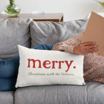 Moderne bijpassende familie minimalistische vrolij kussen<br><div class="desc">Voeg comfortabele kerstvibes toe met onze MERRY Family Name Pillow! 🎄 aanpassen met jouw tekst. Minimalistische magie voor je gezellige nest! 🎅 #MerryFamilyPillow #ChristmasDecor</div>