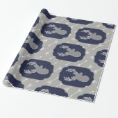 Moderne bijtende grijze oorstrijken en witte pijle cadeaupapier (Uitgerold)