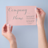 Moderne bioscoopminimalist Cosmetoloog lichtroze Flyer (Hand)