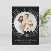 Moderne Black Sunburst Zalig Kerstmis 2 Foto Feestdagenkaart (Staand voorkant)