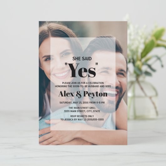 Moderne Black White Text Photo Engagement Party Kaart (Staand voorkant)