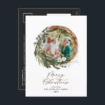 Moderne bladzijden met vrolijk kerstscript holi feestdagenkaart<br><div class="desc">Moderne minuscule bladerdak met Merry kerstmis briefkaart. Met de hand geschilde eucalyptus,  een minimale bladermassa en een moderne rustige rivierkreet geven deze vakantiekaart een luxueus gevoel. In de klas groenen,  browsen en grays.</div>