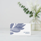 Moderne blauw en witte botanische bladeren botanis visitekaartje (Staand voorkant)