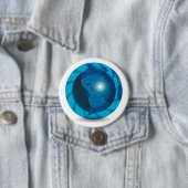Moderne blauwe aardglobe wereldkaart ronde button 7,6 cm (In situ)